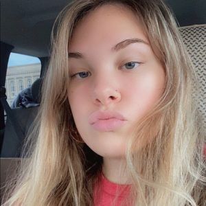 Meet your Posher, Celia